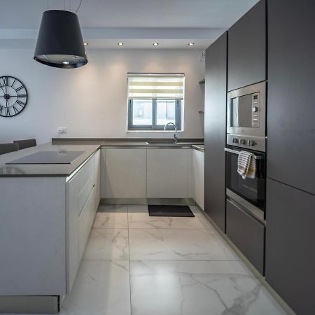 Seaside Luxury Apartment St. Paul's Bay Exterior photo