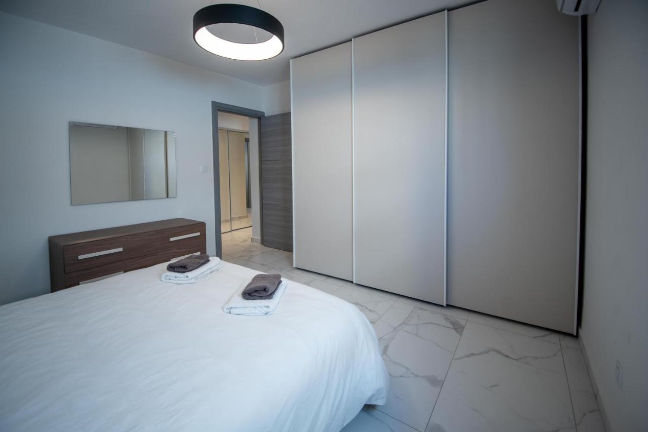 Seaside Luxury Apartment St. Paul's Bay Exterior photo