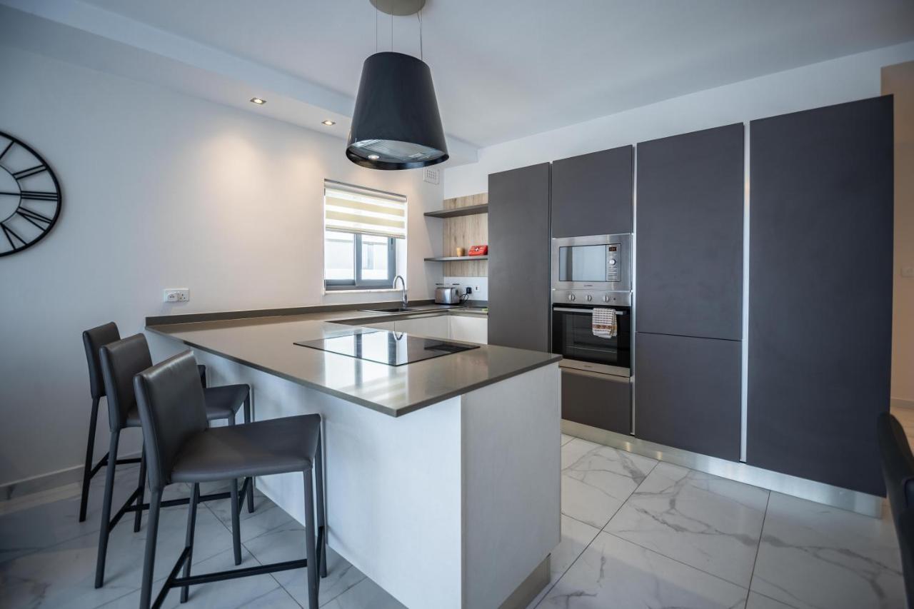 Seaside Luxury Apartment St. Paul's Bay Exterior photo