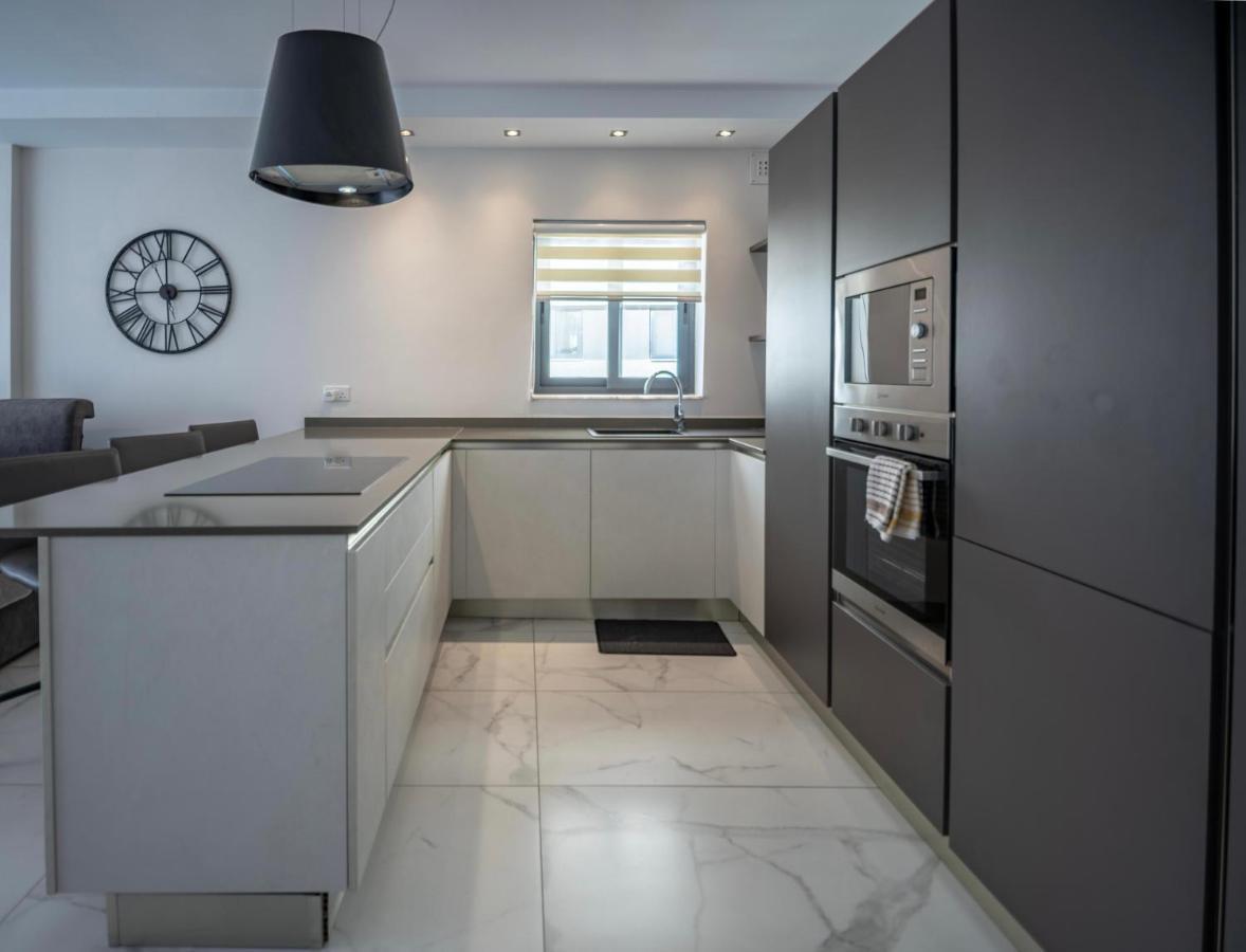 Seaside Luxury Apartment St. Paul's Bay Exterior photo